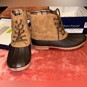 Henry Ferrera Women Duck Boots size 6